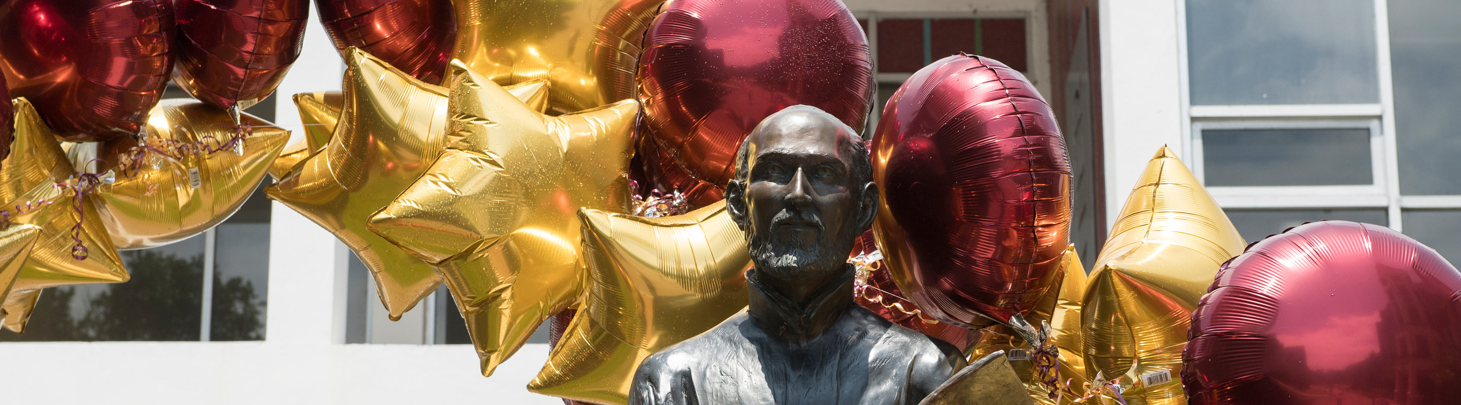 Iggy with Balloons