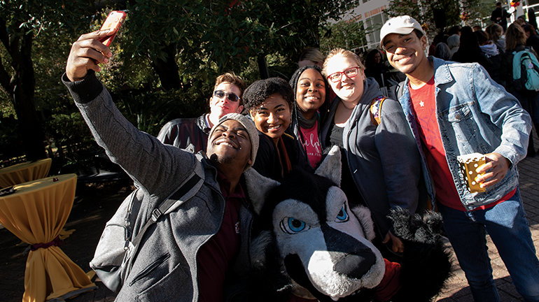 Group of students taking photo with Havoc mascot